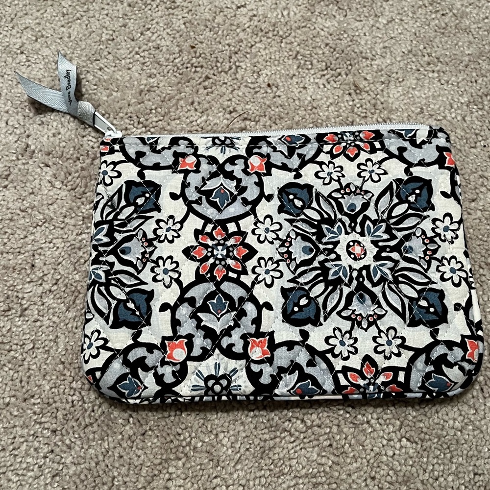 Vera Bradley floral zipper quilted pouch like new